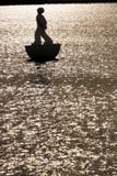Ένας επιπλέων σημαντήρας στο λιμένα της Βαρκελώνης στοκ φωτογραφία Ένας επιπλέων σημαντήρας στο λιμένα της Βαρκελώνης στοκ φωτογραφία