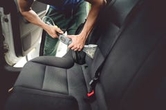 Έννοια, απαρίθμηση και καθαρισμός προσοχής αυτοκινήτων των εσωτερικών πίσω θέσεων στα σύγχρονα αυτοκίνητα πολυτέλειας Στοκ εικόνες με δικαίωμα ελεύθερης χρήσης Έννοια, απαρίθμηση και καθαρισμός προσοχής αυτοκινήτων των εσωτερικών πίσω θέσεων στα σύγχρονα αυτοκίνητα πολυτέλειας Στοκ εικόνες με δικαίωμα ελεύθερης χρήσης