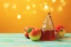 Έννοια εορτασμού διακοπών έτους Rosh hashanah εβραϊκή νέα Μέλι και μήλα πέρα από το κίτρινο υπόβαθρο Στοκ φωτογραφία με δικαίωμα ελεύθερης χρήσης Έννοια εορτασμού διακοπών έτους Rosh hashanah εβραϊκή νέα Μέλι και μήλα πέρα από το κίτρινο υπόβαθρο Στοκ φωτογραφία με δικαίωμα ελεύθερης χρήσης
