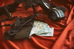 Έννοια του τουρισμού με στόχο την αναζήτηση της ερωτικής απόλαυσης, bdsm ή του θέματος πορνών Στοκ εικόνα με δικαίωμα ελεύθερης χρήσης Έννοια του τουρισμού με στόχο την αναζήτηση της ερωτικής απόλαυσης, bdsm ή του θέματος πορνών Στοκ εικόνα με δικαίωμα ελεύθερης χρήσης