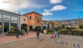 Έξοδος αγορών Barberino Di Mugello στοκ φωτογραφία με δικαίωμα ελεύθερης χρήσης Έξοδος αγορών Barberino Di Mugello στοκ φωτογραφία με δικαίωμα ελεύθερης χρήσης