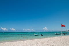 Ήρεμη καραϊβική παραλία θάλασσας στο Playa del Carmen στοκ φωτογραφίες Ήρεμη καραϊβική παραλία θάλασσας στο Playa del Carmen στοκ φωτογραφίες