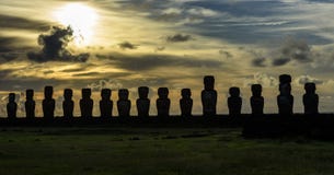 Αγάλματα Moai στο νησί Πάσχας, Χιλή στοκ εικόνες με δικαίωμα ελεύθερης χρήσης Αγάλματα Moai στο νησί Πάσχας, Χιλή στοκ εικόνες με δικαίωμα ελεύθερης χρήσης