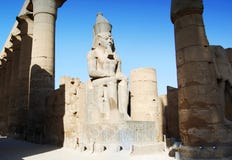 Αγάλματα και στήλες μέσα στο ναό Luxor, Αίγυπτος στοκ εικόνες Αγάλματα και στήλες μέσα στο ναό Luxor, Αίγυπτος στοκ εικόνες
