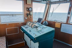 Αγία Πετρούπολη, Ρωσία - 07 19 2018: στην καμπίνα του καπετάνιου - οδήγηση και άλλες συσκευές στοκ φωτογραφίες με δικαίωμα ελεύθερης χρήσης Αγία Πετρούπολη, Ρωσία - 07 19 2018: στην καμπίνα του καπετάνιου - οδήγηση και άλλες συσκευές στοκ φωτογραφίες με δικαίωμα ελεύθερης χρήσης