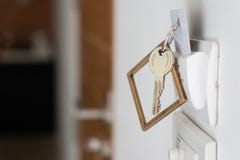 Αγροτικό κλειδί χαλκού με τη βασική κάρτα για τη SPA θερέτρου ξενοδοχείων στοκ εικόνες Αγροτικό κλειδί χαλκού με τη βασική κάρτα για τη SPA θερέτρου ξενοδοχείων στοκ εικόνες