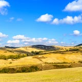 Αγροτικό τοπίο της Τοσκάνης κοντά σε Volterra, Ιταλία. στοκ φωτογραφία με δικαίωμα ελεύθερης χρήσης Αγροτικό τοπίο της Τοσκάνης κοντά σε Volterra, Ιταλία. στοκ φωτογραφία με δικαίωμα ελεύθερης χρήσης
