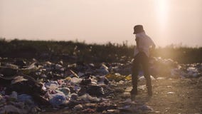 Αγόρι στην απόρριψη Αγόρι στην απόρριψη