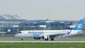 Αεροπλάνο της Ευρώπης αέρα που προσγειώνεται στον αερολιμένα του Μόναχου, MUC Αεροπλάνο της Ευρώπης αέρα που προσγειώνεται στον αερολιμένα του Μόναχου, MUC