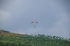 Αθλητές ανεμόπτερου ανταγωνιστικός στο εθνικό πρωτάθλημα στοκ εικόνα με δικαίωμα ελεύθερης χρήσης Αθλητές ανεμόπτερου ανταγωνιστικός στο εθνικό πρωτάθλημα στοκ εικόνα με δικαίωμα ελεύθερης χρήσης