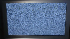 Ακολουθώντας πυροβολισμός της οθόνης TV με το θόρυβο Ακολουθώντας πυροβολισμός της οθόνης TV με το θόρυβο