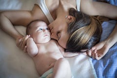 Ακριβώς λίγο περισσότερα φιλιά ενώπιον σας όχι ελάχιστα άλλα στοκ εικόνες Ακριβώς λίγο περισσότερα φιλιά ενώπιον σας όχι ελάχιστα άλλα στοκ εικόνες