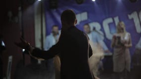 Ακριβώς το παντρεμένο ζευγάρι χορεύει στη δεξίωση γάμου Χορός νυφών και νεόνυμφων φιλμ μικρού μήκους Ακριβώς το παντρεμένο ζευγάρι χορεύει στη δεξίωση γάμου Χορός νυφών και νεόνυμφων φιλμ μικρού μήκους