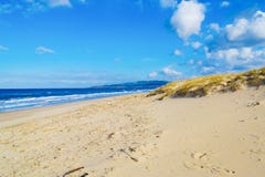 Ακτή Platamona μια νεφελώδη ημέρα Στοκ Εικόνες Ακτή Platamona μια νεφελώδη ημέρα Στοκ Εικόνες