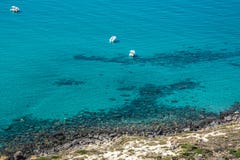 Ακτή SAN Giovanni Di Sinis μια ηλιόλουστη ημέρα στη Σαρδηνία Στοκ Εικόνες Ακτή SAN Giovanni Di Sinis μια ηλιόλουστη ημέρα στη Σαρδηνία Στοκ Εικόνες