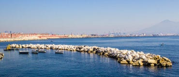 Ακτή κοντά σε Napoli, Ιταλία Στοκ φωτογραφία με δικαίωμα ελεύθερης χρήσης Ακτή κοντά σε Napoli, Ιταλία Στοκ φωτογραφία με δικαίωμα ελεύθερης χρήσης