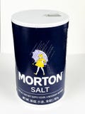 Αλατισμένο εμπορευματοκιβώτιο Morton σε ένα άσπρο σκηνικό Στοκ εικόνες με δικαίωμα ελεύθερης χρήσης Αλατισμένο εμπορευματοκιβώτιο Morton σε ένα άσπρο σκηνικό Στοκ εικόνες με δικαίωμα ελεύθερης χρήσης