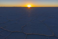 Αλατισμένο επίπεδο Uyuni στο ηλιοβασίλεμα, Βολιβία στοκ εικόνες Αλατισμένο επίπεδο Uyuni στο ηλιοβασίλεμα, Βολιβία στοκ εικόνες