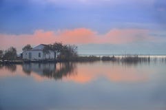 Ανατολή στη λίμνη Albufera στοκ εικόνα Ανατολή στη λίμνη Albufera στοκ εικόνα