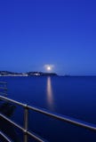 Ανατολή του φεγγαριού πέρα από Torquay Στοκ εικόνες με δικαίωμα ελεύθερης χρήσης Ανατολή του φεγγαριού πέρα από Torquay Στοκ εικόνες με δικαίωμα ελεύθερης χρήσης