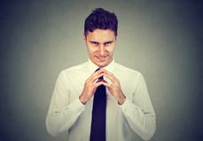 Ανειλικρινές σχεδιάζοντας άτομο που προσπαθεί να σχεδιάσει κάτι στοκ φωτογραφία με δικαίωμα ελεύθερης χρήσης Ανειλικρινές σχεδιάζοντας άτομο που προσπαθεί να σχεδιάσει κάτι στοκ φωτογραφία με δικαίωμα ελεύθερης χρήσης