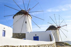 Ανεμόμυλοι της Μυκόνου, Chora, Ελλάδα στοκ φωτογραφία με δικαίωμα ελεύθερης χρήσης Ανεμόμυλοι της Μυκόνου, Chora, Ελλάδα στοκ φωτογραφία με δικαίωμα ελεύθερης χρήσης