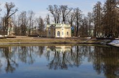 Ανώτερο λουτρό περίπτερων Πόλη Pushkin Ρωσία στοκ εικόνες Ανώτερο λουτρό περίπτερων Πόλη Pushkin Ρωσία στοκ εικόνες
