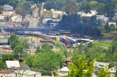 Απανθρακωμένος παραμένει της λάκκας Megantic εκτροχιασμού τραίνων του Κεμπέκ στοκ φωτογραφία Απανθρακωμένος παραμένει της λάκκας Megantic εκτροχιασμού τραίνων του Κεμπέκ στοκ φωτογραφία