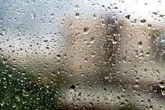 Απελευθερώσεις βροχής σε ένα παράθυρο παράθυρο ύδατος γυαλιού απελευθερώσεων Υπόβαθρο Στοκ Φωτογραφία Απελευθερώσεις βροχής σε ένα παράθυρο παράθυρο ύδατος γυαλιού απελευθερώσεων Υπόβαθρο Στοκ Φωτογραφία