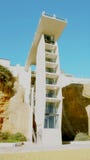 Αποβάθρα ανελκυστήρων και αέρα σε Albufeira στοκ φωτογραφία με δικαίωμα ελεύθερης χρήσης Αποβάθρα ανελκυστήρων και αέρα σε Albufeira στοκ φωτογραφία με δικαίωμα ελεύθερης χρήσης