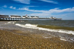 Αποβάθρα και παραλία Southwold στην ακτή του Σάφολκ την ηλιόλουστη ημέρα Στοκ φωτογραφία με δικαίωμα ελεύθερης χρήσης Αποβάθρα και παραλία Southwold στην ακτή του Σάφολκ την ηλιόλουστη ημέρα Στοκ φωτογραφία με δικαίωμα ελεύθερης χρήσης