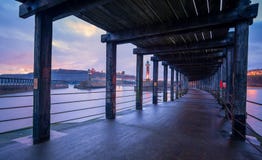 Αποβάθρα λιμενικής δύσης Whitby, που κοιτάζει προς το αβαείο Whitby, ο Βορράς Yo στοκ εικόνα με δικαίωμα ελεύθερης χρήσης Αποβάθρα λιμενικής δύσης Whitby, που κοιτάζει προς το αβαείο Whitby, ο Βορράς Yo στοκ εικόνα με δικαίωμα ελεύθερης χρήσης