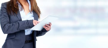 απομονωμένο λευκό ταμπλετών υπολογιστών ανασκόπησης χέρια στοκ εικόνες απομονωμένο λευκό ταμπλετών υπολογιστών ανασκόπησης χέρια στοκ εικόνες