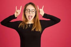 Αρκετά νέα ασιατική γυναίκα στο στούντιο που λικνίζει έξω στοκ φωτογραφίες Αρκετά νέα ασιατική γυναίκα στο στούντιο που λικνίζει έξω στοκ φωτογραφίες