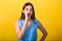 Αρκετά συναισθηματική γυναίκα στοκ εικόνα με δικαίωμα ελεύθερης χρήσης Αρκετά συναισθηματική γυναίκα στοκ εικόνα με δικαίωμα ελεύθερης χρήσης
