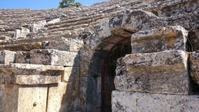 Αρχαία ελληνορωμαϊκή πόλη, λεπτομέρειες του παλαιού αμφιθεάτρου Hierapolis σε Pamukkale, Τουρκία Αρχαία πόλη στην Ευρώπη Α στοκ φωτογραφίες Αρχαία ελληνορωμαϊκή πόλη, λεπτομέρειες του παλαιού αμφιθεάτρου Hierapolis σε Pamukkale, Τουρκία Αρχαία πόλη στην Ευρώπη Α στοκ φωτογραφίες