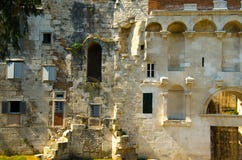 Αρχαία χρυσή πύλη Kinoteka τοίχων πόλεων πετρών, διάσπαση, Δαλματία, Γ στοκ φωτογραφία με δικαίωμα ελεύθερης χρήσης Αρχαία χρυσή πύλη Kinoteka τοίχων πόλεων πετρών, διάσπαση, Δαλματία, Γ στοκ φωτογραφία με δικαίωμα ελεύθερης χρήσης
