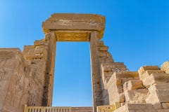 Αρχαίο αιγυπτιακό RA Amon ναών σε Luxor με τις στήλες και τη λατρεία όμορφου Pharaoh bas-ανακουφίσεων στοκ φωτογραφίες με δικαίωμα ελεύθερης χρήσης Αρχαίο αιγυπτιακό RA Amon ναών σε Luxor με τις στήλες και τη λατρεία όμορφου Pharaoh bas-ανακουφίσεων στοκ φωτογραφίες με δικαίωμα ελεύθερης χρήσης