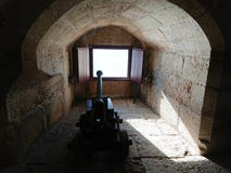 Αρχαίο πυροβόλο μέσα στον πύργο του Βηθλεέμ, Λισσαβώνα, Πορτογαλία στοκ εικόνες Αρχαίο πυροβόλο μέσα στον πύργο του Βηθλεέμ, Λισσαβώνα, Πορτογαλία στοκ εικόνες