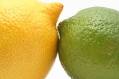 ασβέστης λεμονιών εναντί&omicro στοκ φωτογραφίες με δικαίωμα ελεύθερης χρήσης ασβέστης λεμονιών εναντί&omicro στοκ φωτογραφίες με δικαίωμα ελεύθερης χρήσης