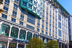Αστική αρχιτεκτονική του Washington DC μια ηλιόλουστη ημέρα το φθινόπωρο, ΗΠ στοκ φωτογραφίες με δικαίωμα ελεύθερης χρήσης Αστική αρχιτεκτονική του Washington DC μια ηλιόλουστη ημέρα το φθινόπωρο, ΗΠ στοκ φωτογραφίες με δικαίωμα ελεύθερης χρήσης