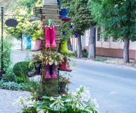 Ασυνήθιστη διακόσμηση κρεβατιών λουλουδιών της οδού στοκ φωτογραφία Ασυνήθιστη διακόσμηση κρεβατιών λουλουδιών της οδού στοκ φωτογραφία