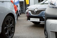 Αυτοκίνητα εμπορικών σημάτων της Renault που εκτίθενται στη Gijon έκθεση στοκ εικόνες Αυτοκίνητα εμπορικών σημάτων της Renault που εκτίθενται στη Gijon έκθεση στοκ εικόνες
