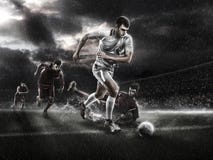 Βάναυση δράση ποδοσφαίρου στο βροχερό τρισδιάστατο αγωνιστικό χώρο ώριμος φορέας με τη σφαίρα στοκ φωτογραφία με δικαίωμα ελεύθερης χρήσης Βάναυση δράση ποδοσφαίρου στο βροχερό τρισδιάστατο αγωνιστικό χώρο ώριμος φορέας με τη σφαίρα στοκ φωτογραφία με δικαίωμα ελεύθερης χρήσης