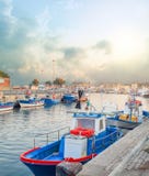 Βάρκες έτοιμες για την αλιεία στη θάλασσα στοκ εικόνα Βάρκες έτοιμες για την αλιεία στη θάλασσα στοκ εικόνα