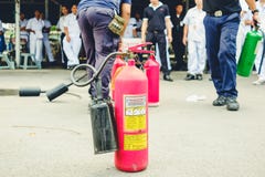 Βασική κατάρτιση τρυπανιών πυρκαγιάς προσβολής του πυρός και εκκένωσης σε Octobe στοκ φωτογραφία με δικαίωμα ελεύθερης χρήσης Βασική κατάρτιση τρυπανιών πυρκαγιάς προσβολής του πυρός και εκκένωσης σε Octobe στοκ φωτογραφία με δικαίωμα ελεύθερης χρήσης