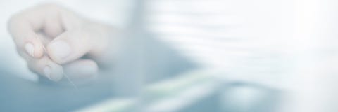 Βελόνα εκμετάλλευσης γυναικών στη θεραπεία βελονισμού στοκ φωτογραφίες Βελόνα εκμετάλλευσης γυναικών στη θεραπεία βελονισμού στοκ φωτογραφίες