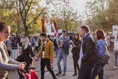 ΒΟΥΔΑΠΕΣΤΗ, ΟΥΓΓΑΡΙΑ - OKTOBER 14, 2018: Skal καίσιο Fesztiv λ 2018 Κ rt Αρτοποιοί που προετοιμάζουν και που πωλούν την παραδοσια στοκ εικόνες ΒΟΥΔΑΠΕΣΤΗ, ΟΥΓΓΑΡΙΑ - OKTOBER 14, 2018: Skal καίσιο Fesztiv λ 2018 Κ rt Αρτοποιοί που προετοιμάζουν και που πωλούν την παραδοσια στοκ εικόνες