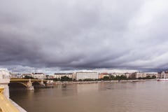 ΒΟΥΔΑΠΕΣΤΗ, ΟΥΓΓΑΡΙΑ - 30 ΜΑΐΟΥ 2019: Επιχείρηση διάσωσης στον ποταμό Δούναβη κοντά στη γέφυρα της Margit μετά από την τραγωδία τ στοκ φωτογραφία με δικαίωμα ελεύθερης χρήσης ΒΟΥΔΑΠΕΣΤΗ, ΟΥΓΓΑΡΙΑ - 30 ΜΑΐΟΥ 2019: Επιχείρηση διάσωσης στον ποταμό Δούναβη κοντά στη γέφυρα της Margit μετά από την τραγωδία τ στοκ φωτογραφία με δικαίωμα ελεύθερης χρήσης