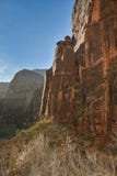 Βουνά και καταρράκτης στο εθνικό πάρκο Zion στοκ εικόνα Βουνά και καταρράκτης στο εθνικό πάρκο Zion στοκ εικόνα